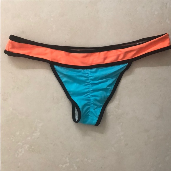 2 piece swimsuit - Picture 2 of 2